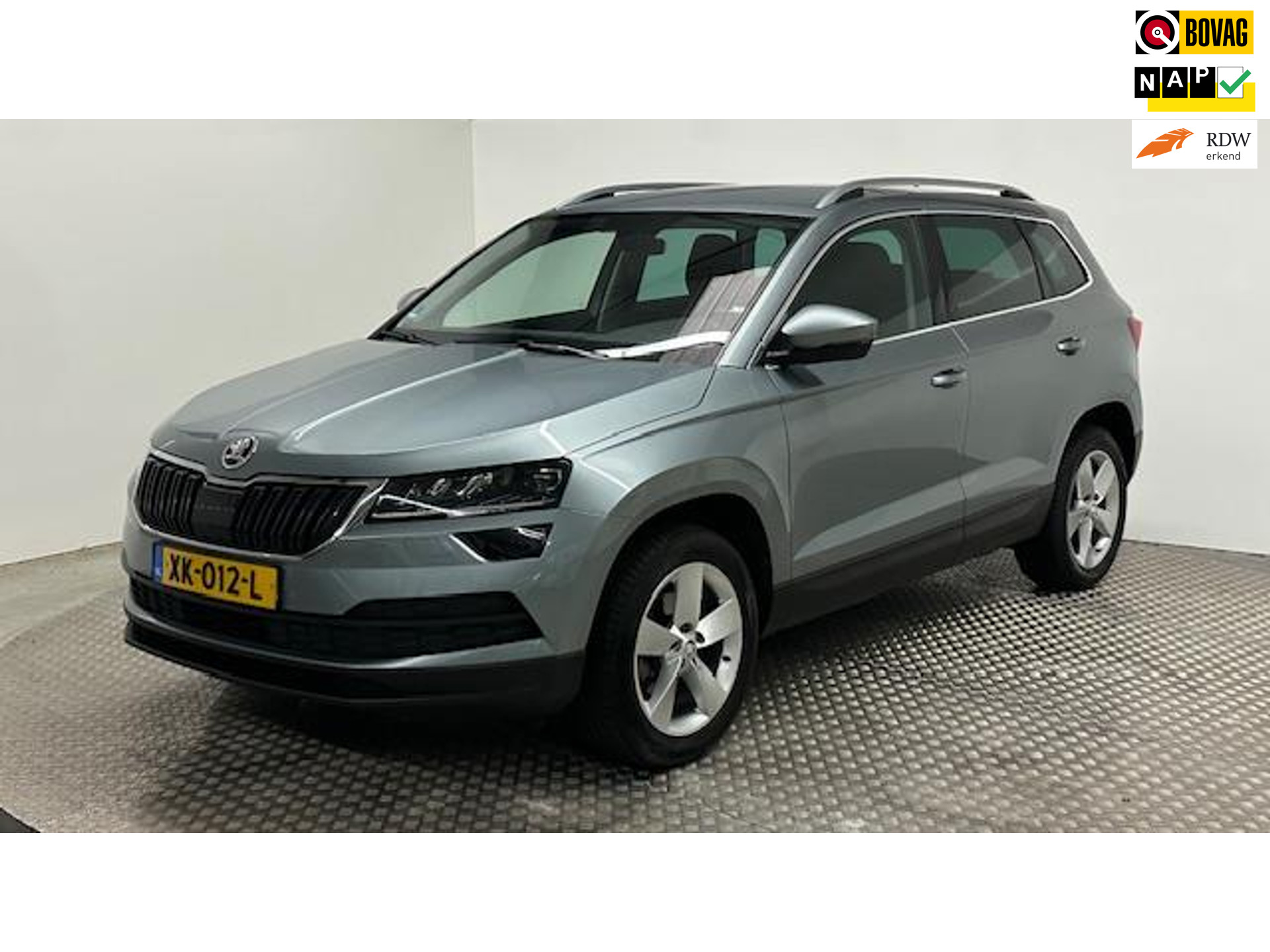 56010702-2.jpg